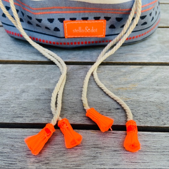 Stella & Dot Marin Bucket Crossbody Bag - Picture 8 of 16